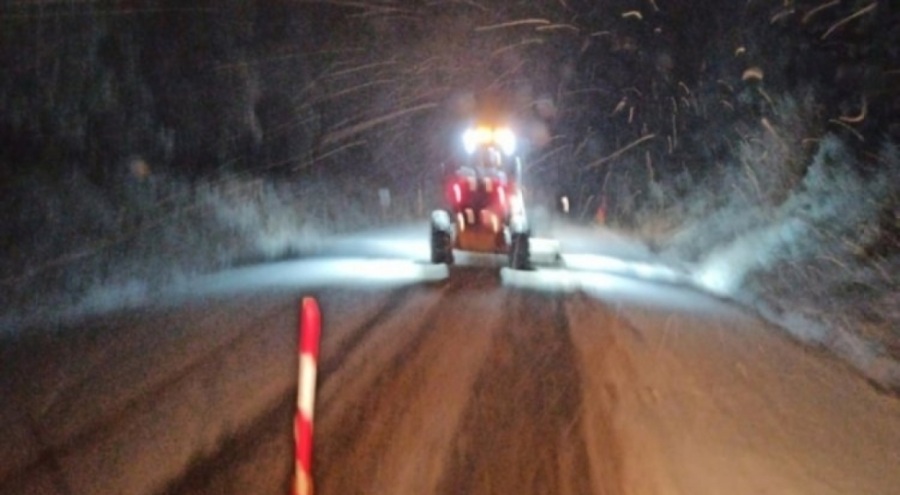 İnegöl-Domaniç yolu kar yağışı nedeniyle ağır araç trafiğe kapatıldı