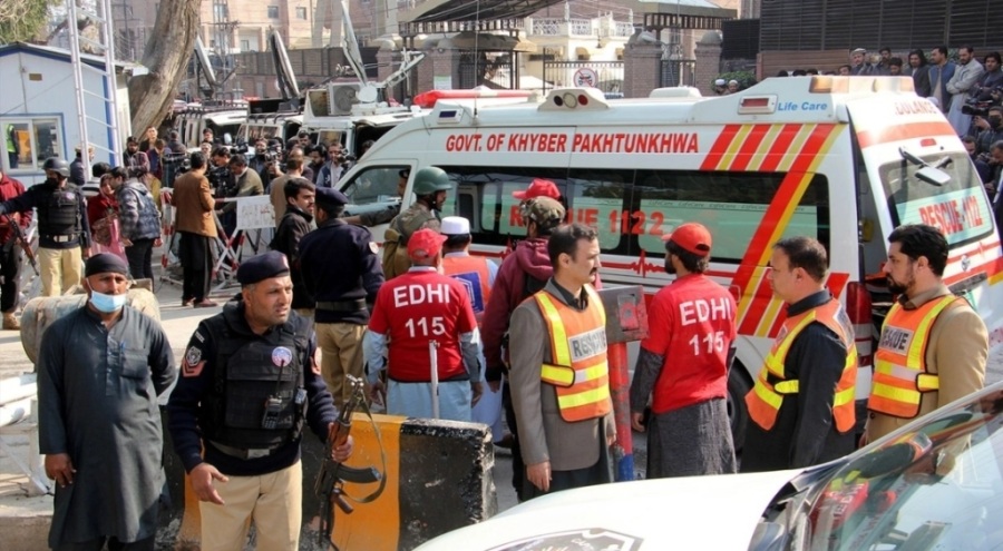 Pakistan'da cami saldırısında ölü sayısı artıyor