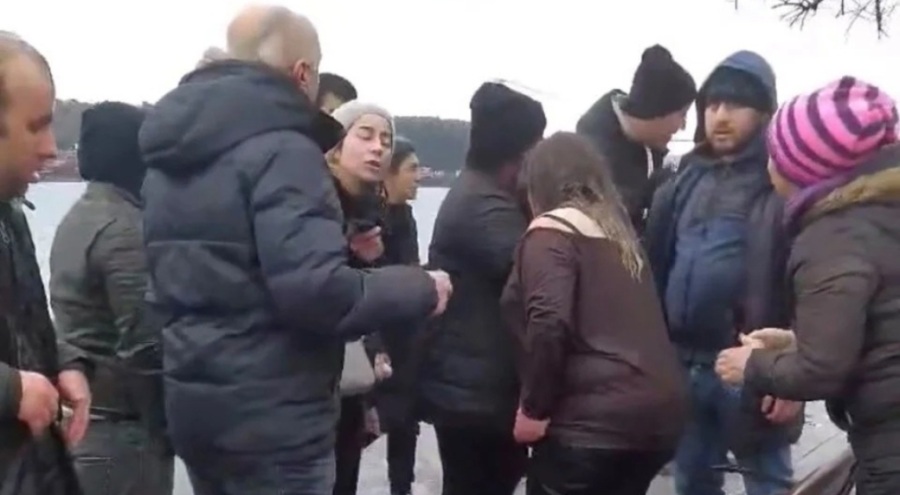 Görme engelli çift İstanbul Boğaz'ında denize düştü