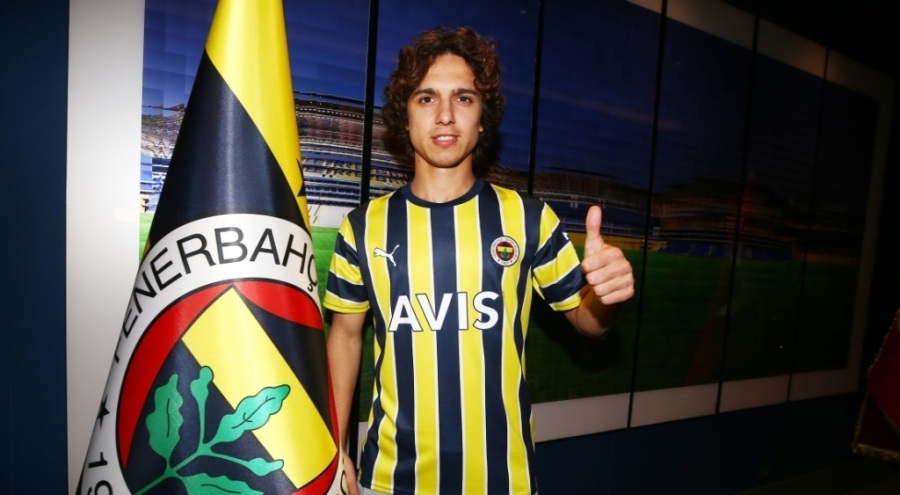 Emre Demir, Fenerbahçe'ye imzayı attı