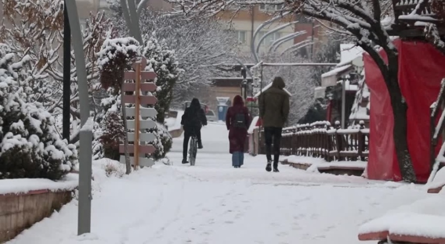 48 köy yolu ulaşıma kapandı