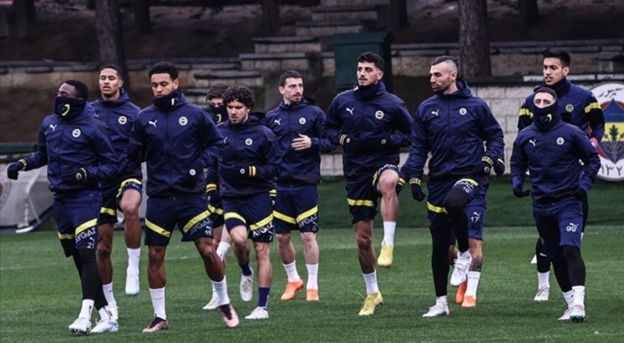 Fenerbahçe'nin kamp kadrosu açıklandı