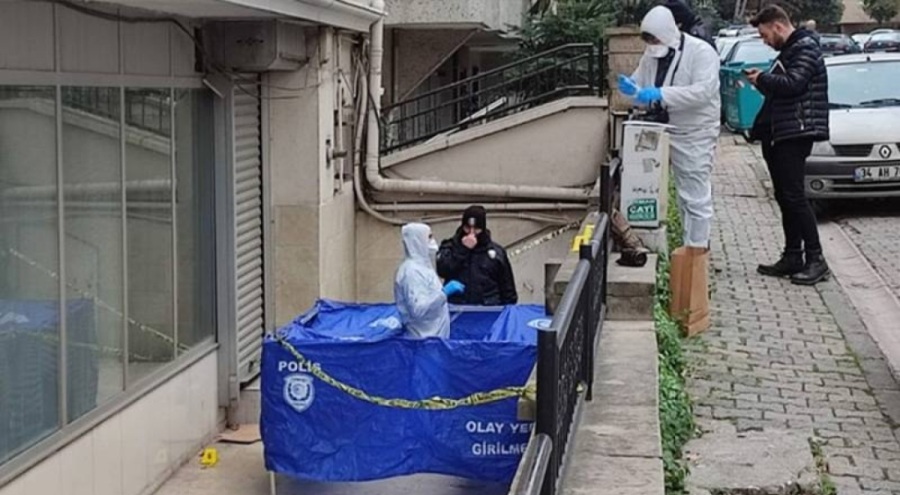 Doğum yaptıktan sonra bebeği camdan attı