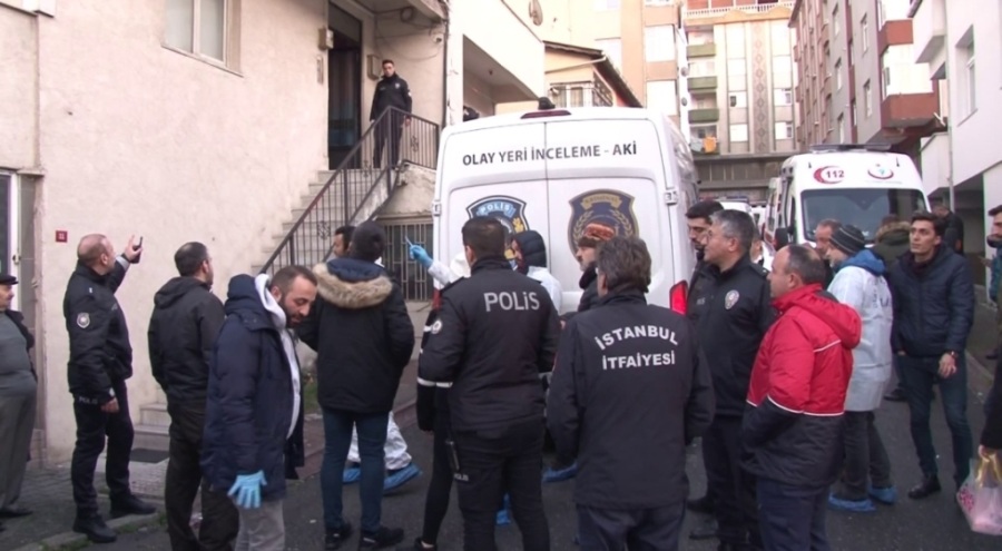 Öldürdükleri kadını bazaya koyup yaktılar