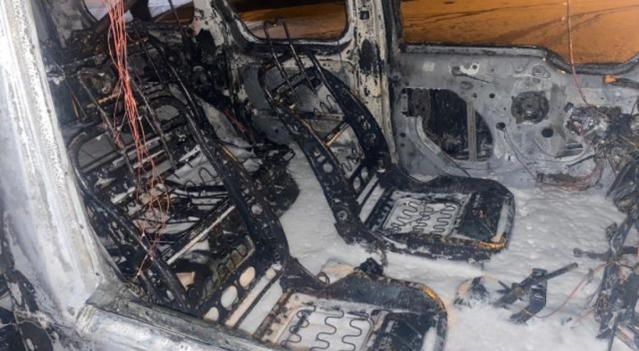 Seyir halindeki araç aniden alev aldı