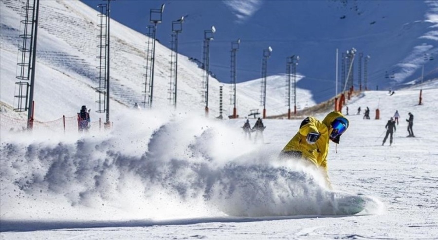 Kayak merkezlerindeki en fazla kar 103 santimetreyle Palandöken'de