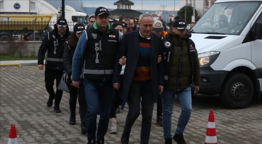 Gökçeada Belediye Başkanı Ünal Çetin ve 4 şüpheli gözaltına alındı