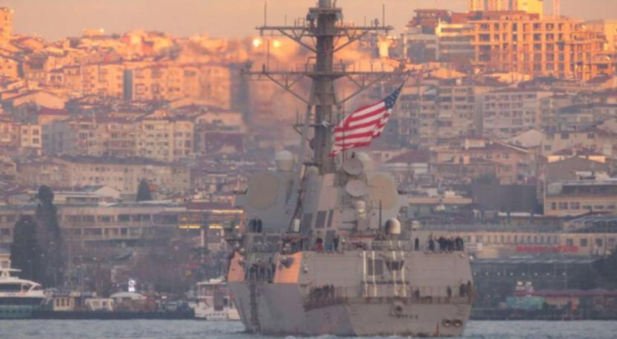 ABD savaş gemisi İstanbul Boğazı'na demir attı