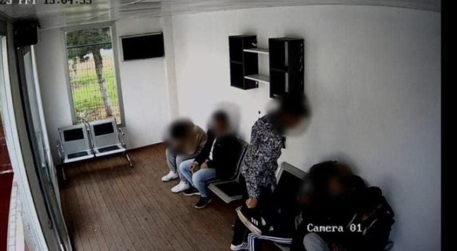 Bursa Yenişehir'de kapalı otobüs duraklarına çirkin saldırı