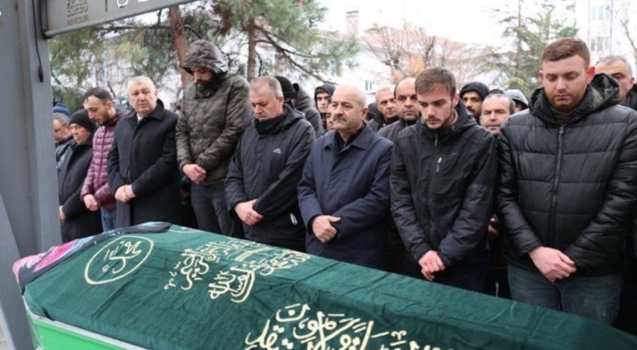 Korona virüs hastasıyken yaptığı doğumla ilk vaka olmuştu hayatını kaybetti