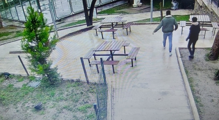 Bursa'da yabancı uyruklu çocuklar kedi kulübelerini yakıp, çöp kutularına zarar verdi