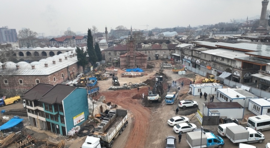 Bursa Pirinç Han duvarları arasında 12 mezarlık hazire bulundu