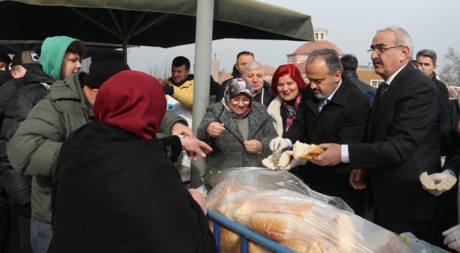 Bursa'da 5 bin balık ekmek dağıtıldı
