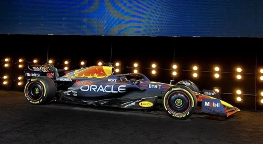 Red Bull Racing, RB19'u tanıttı