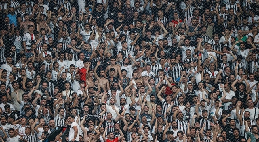Beşiktaş taraftarından yönetime istifa çağrısı