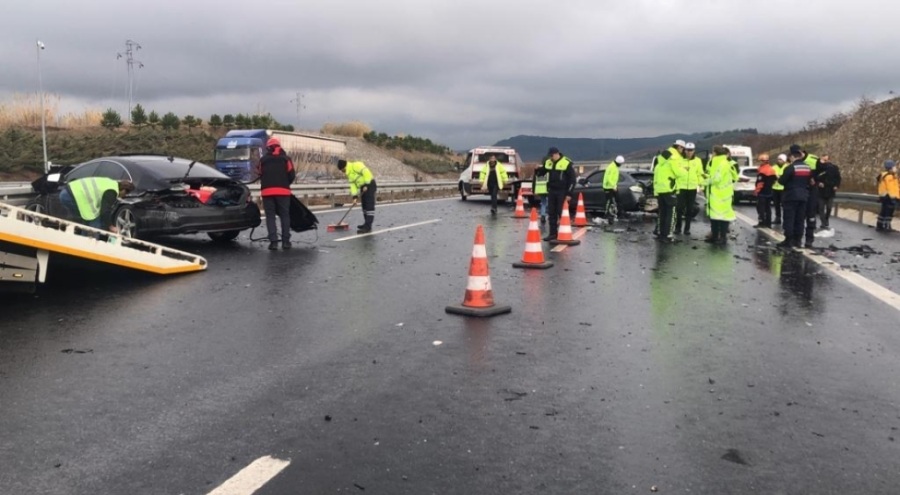 Bursa otobanında zincirleme kaza! 4 ölü 7 yaralı var