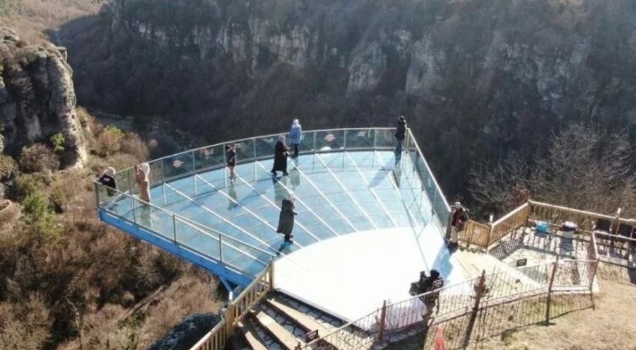 Türkiye'nin ilk cam terasına 165 bin kişiden ziyaret