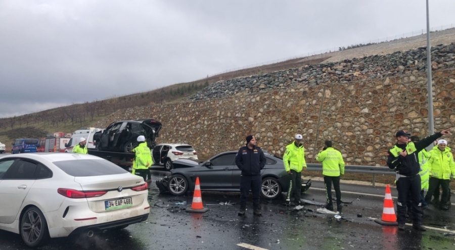 Bursa İstanbul otobanında zincirleme kaza anı kameralarda