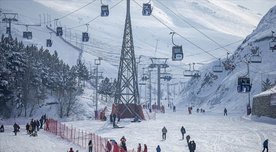 Palandöken'de sömestir tatilinin son gününde yoğunluk oluştu