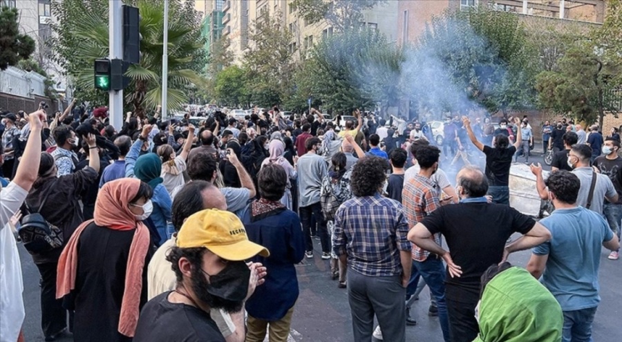 İran'da gösteriler sonrası bir kadın gazeteci daha tutuklandı