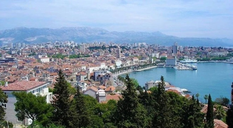 Hırvatistan'ın tatil kenti Split'te bikiniyle dolaşanlara ceza kesilecek