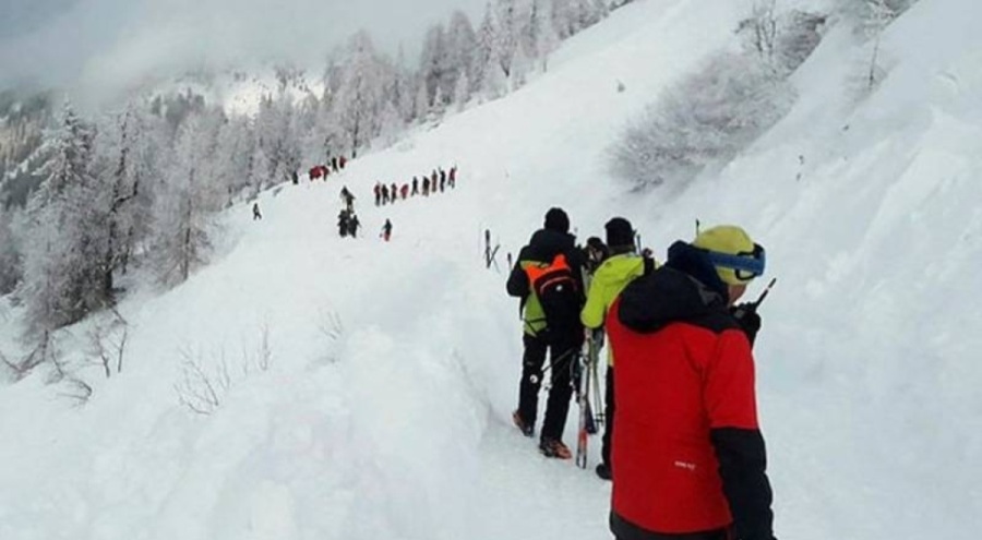 Avusturya'da çığ altında kalan 5 kişi yaşamını yitirdi