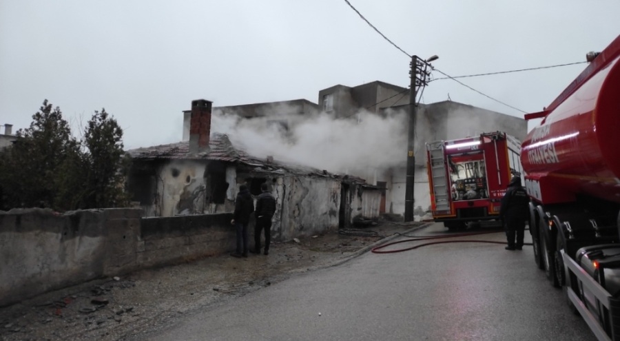 Bursa Kestel'de metruk binada yangın