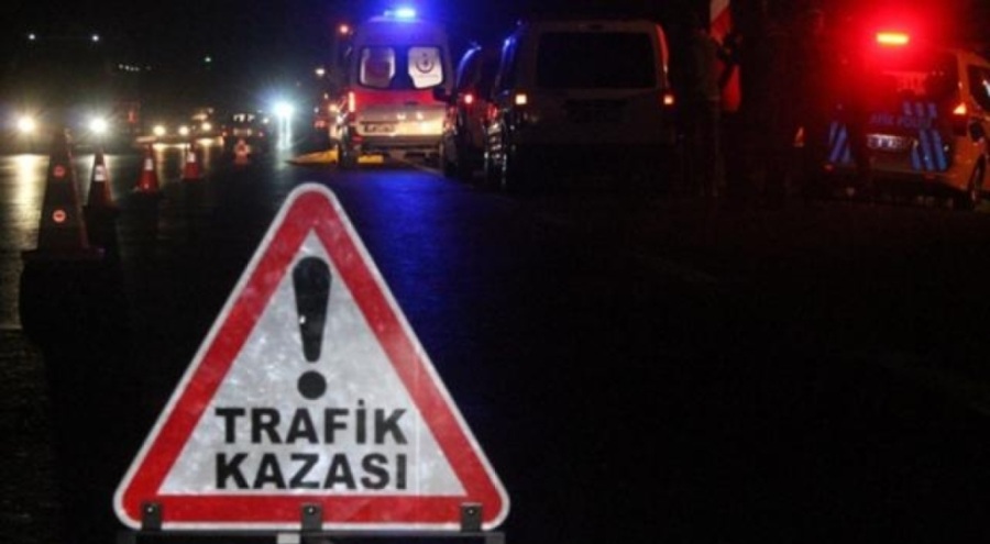 İki araba çarpıştı: Anne ve çocuğu hayatını kaybetti