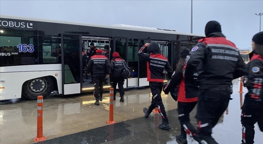 İstanbul'dan deprem bölgesine  yardım malzemeleri yolda