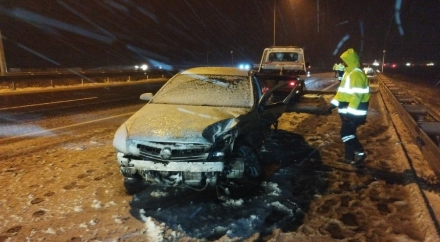Bursa Orhangazi'de iki otomobilin çarpıştığı kazada 2 kişi yaralandı