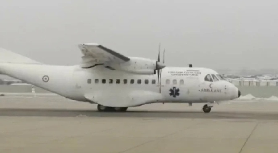 2 adet askeri ambulans uçağı deprem bölgelerine doğru yola çıktı