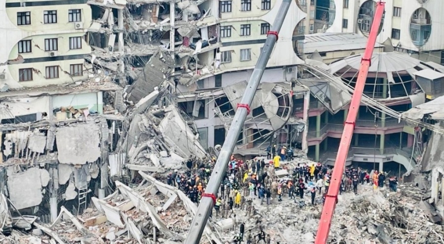 Malatya'da yıkılan otelde konaklayan spor kafileleri enkaz altında