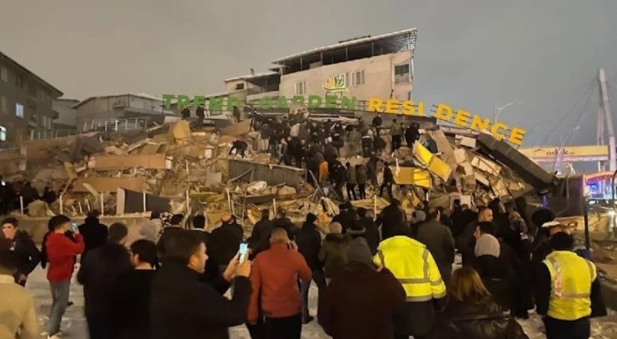 Malatya'da 3 yıllık rezidans depremde yerle bir oldu