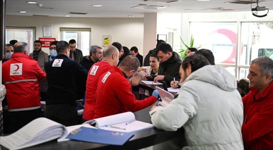 İzmir, Eskişehir ve Kırşehir'den deprem bölgesine kan bağışı desteği
