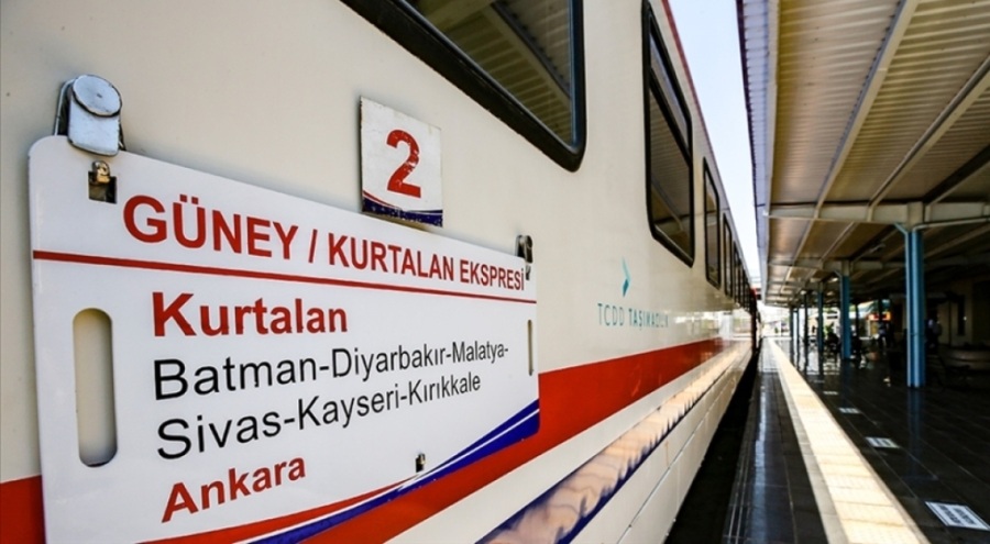 Bakanlık, depremler nedeniyle bazı tren seferlerine ara verildiğini açıkladı
