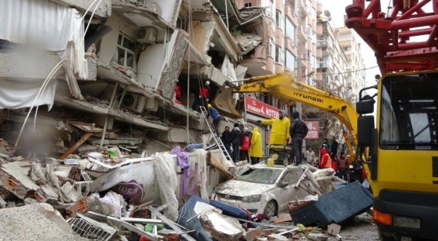 İngiltere'den Türkiye'ye 76 kişilik arama kurtarma ekibi gönderildi