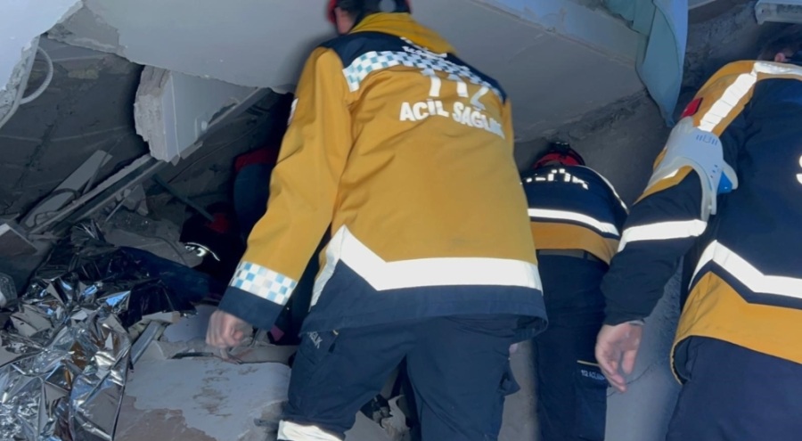 14 yaşındaki Fatma 15 saat sonra kurtarıldı