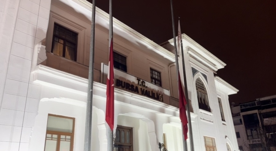 Bursa'da bayraklar yarıya indi