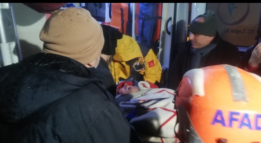 Enkazdan 20 saat sonra kurtarıldı