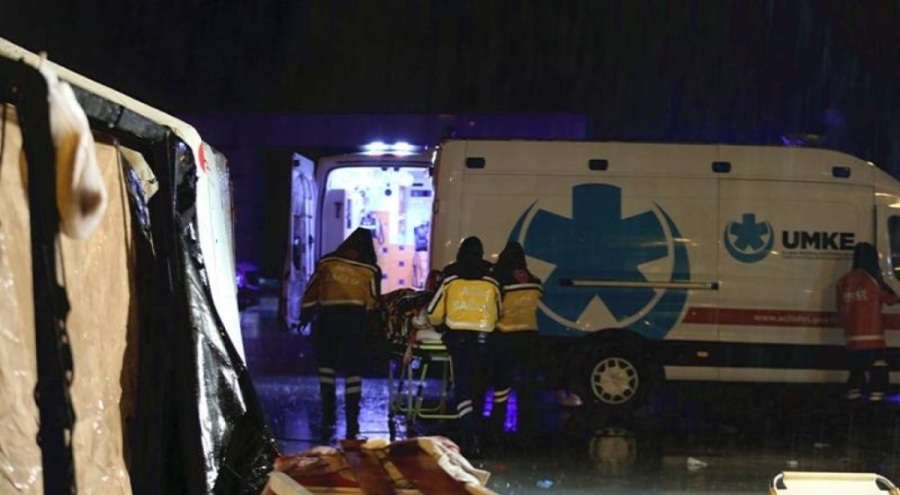 Deprem bölgelerinde 813 ambulans ve 227 UMKE Timi görev yapıyor