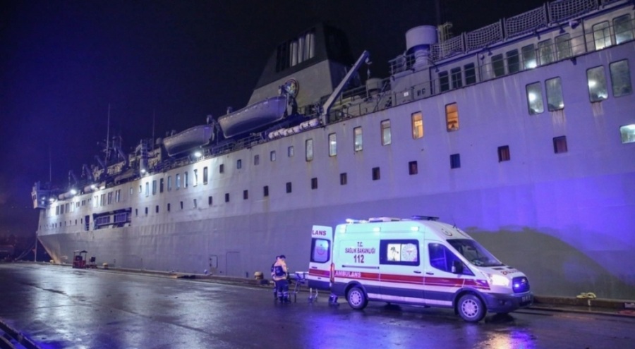 Hatay'da yaralılar TCG İskenderun gemisine alınıyor