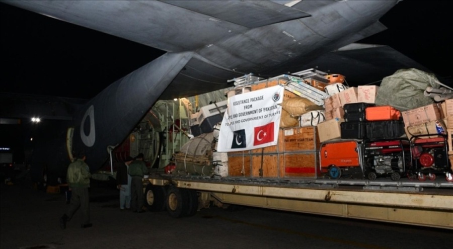Pakistan'dan Türkiye'ye yardım