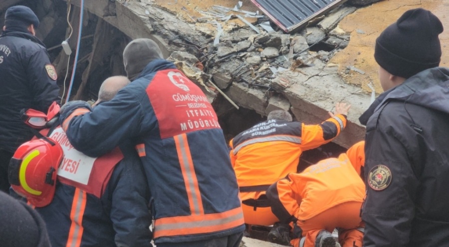 Adıyaman'da bir kız çocuğu tam 29 saat sonra sağ kurtuldu