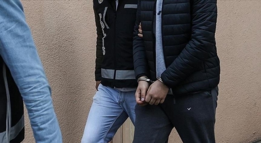 Depremde enkaz altındakileri arayarak kandıran 2 şüpheli yakalandı