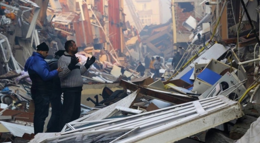Hatay'da 30 saat sonra enkaz altında kalan 6 yaşındaki Elif kurtarıldı