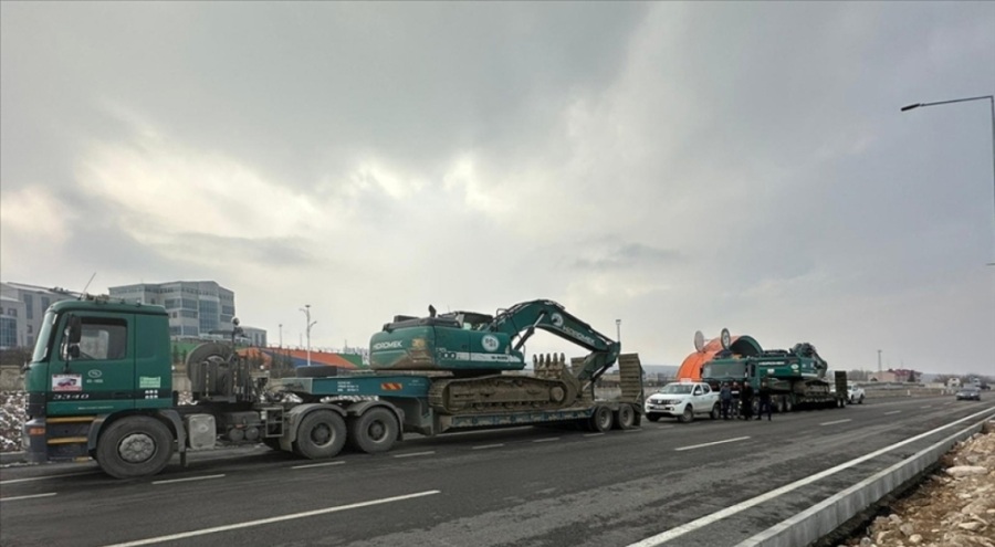 DSİ deprem bölgesine iş makineleri ve ekip gönderdi