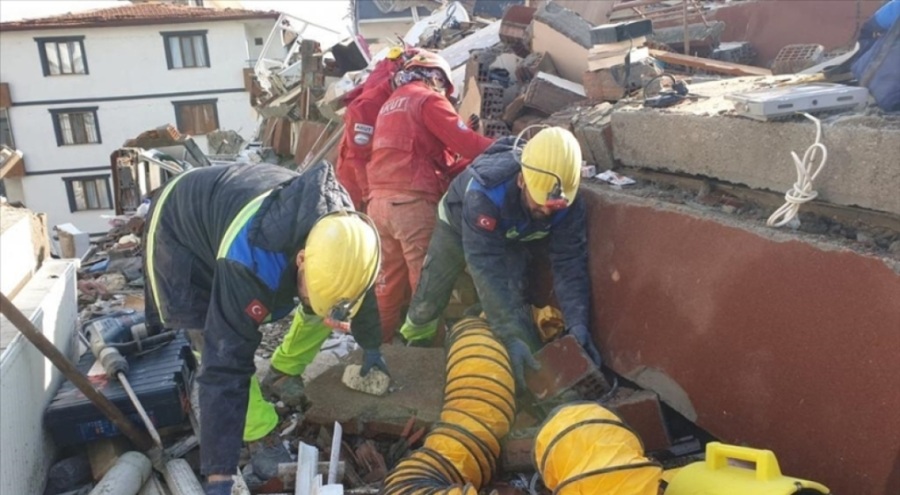 Arama kurtarma çalışmalarına madenciler de katıldı