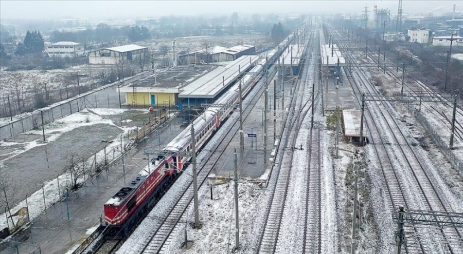 Kocaeli ve Afyonkarahisar'dan yardım malzemesi yüklü trenler yola çıktı