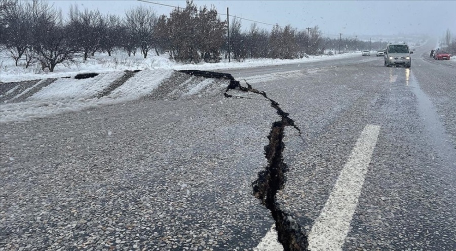 İtalyan uzman, "Depremler Anadolu yarımadasını 3 metre kaydırdı"