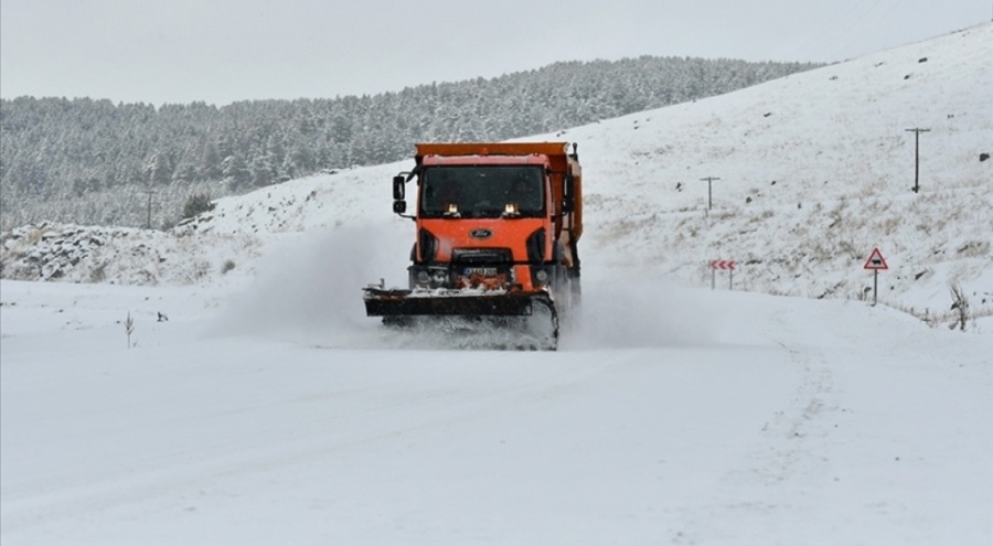 KGM, yaklaşık 14 bin kişilik personelle yolları trafiğe açmak için görev başında